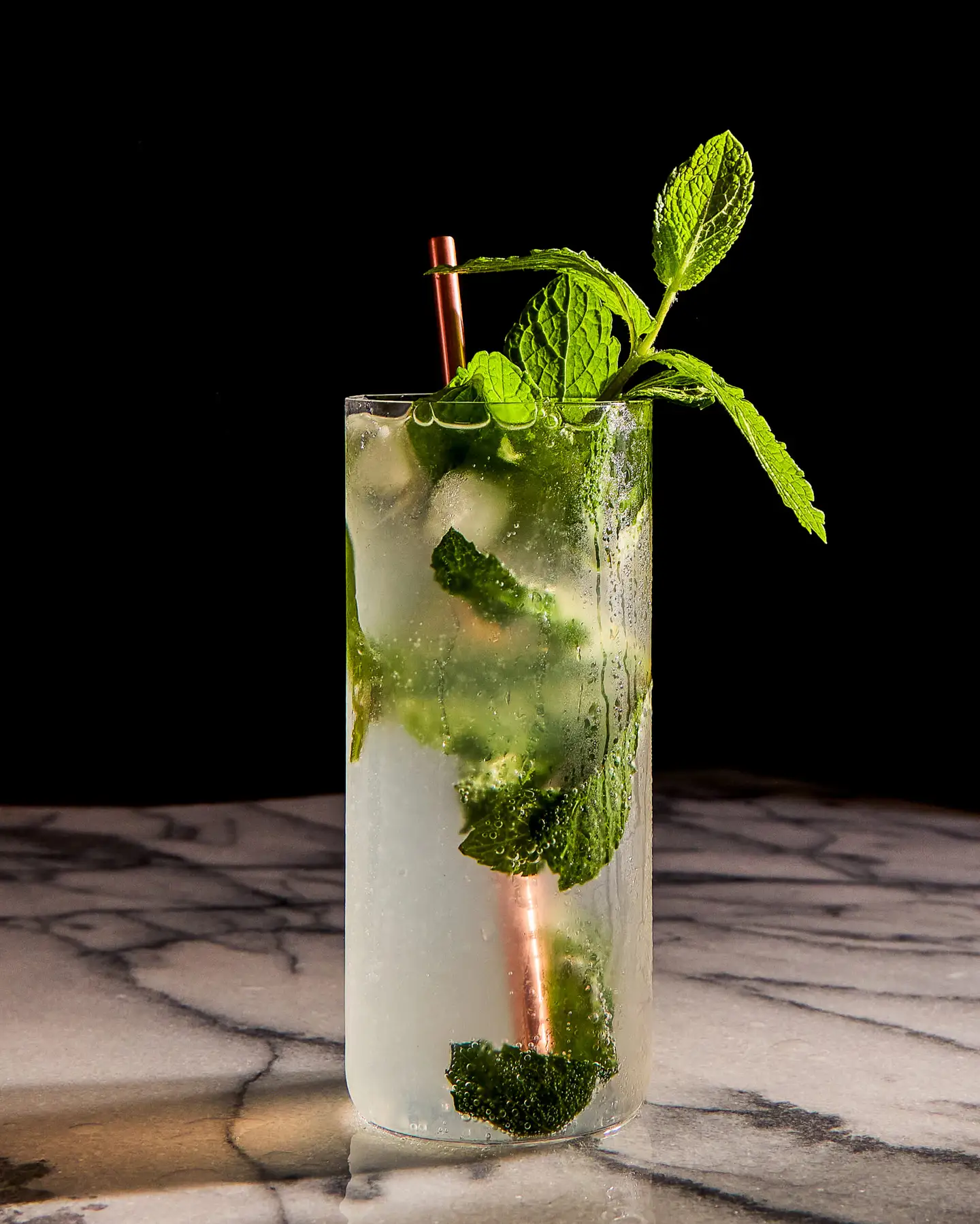<p>1 ½ oz white rum</p><p>1oz simple syrup</p><p>lime</p><p>mint</p><p>squish</p><p>sprite</p><p></p><p>tall glass</p>