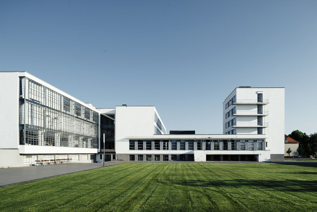 <p>Bauhaus School (Dessau)</p>