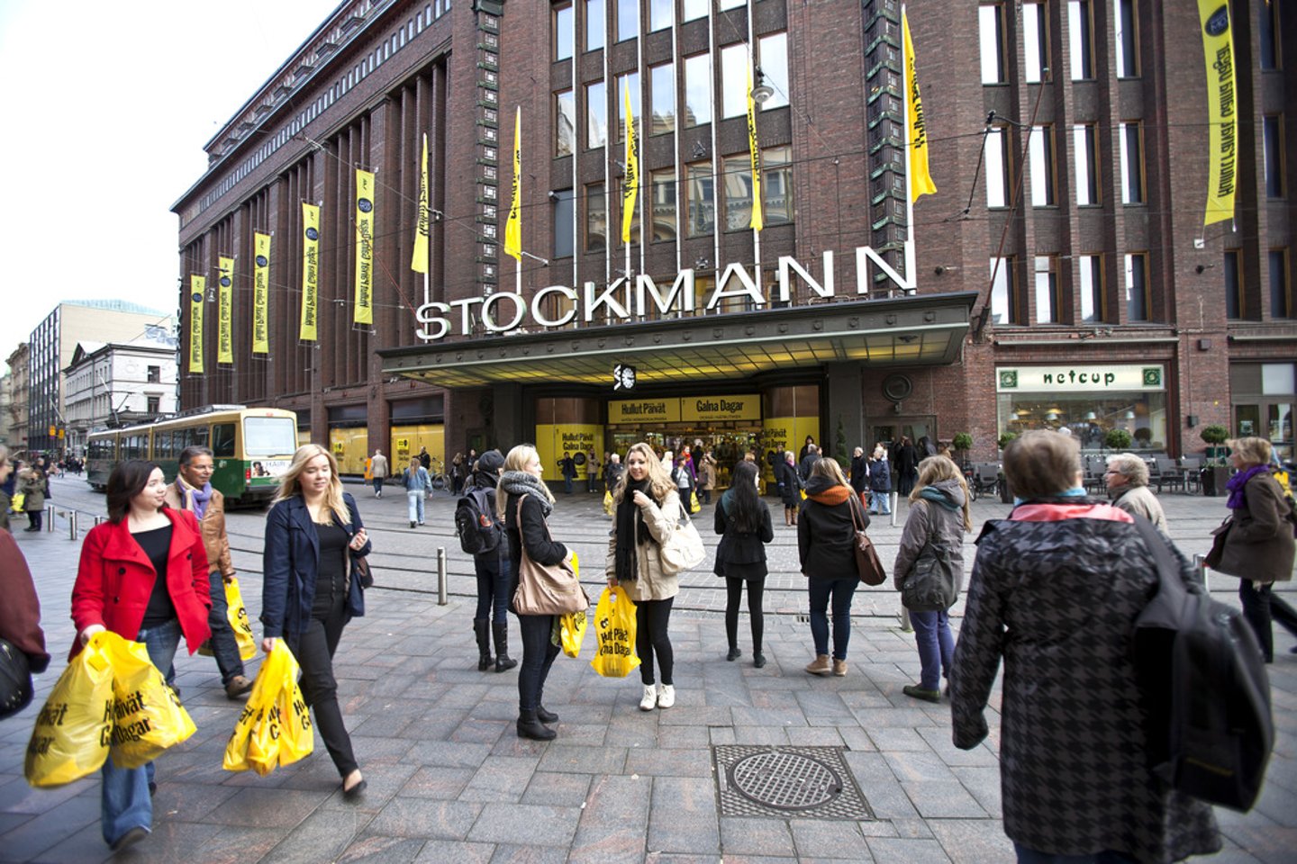 <p>city centre, city center</p>