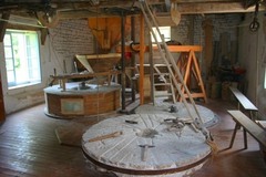 <p>Flower mill</p><p>industrie de la frabircation des farines </p><p>Usine où l'on fabrique de la farine</p>