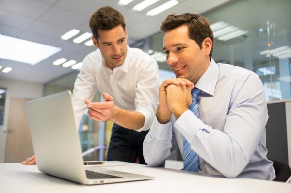 <p>giám sát, quản lí, theo dõi chặt chẽ</p><p><strong>= oversee, manage, direct (hướng dẫn), monitor (theo dõi)</strong></p><p><em>- Teachers </em><strong><em><u>supervise</u></em></strong><em> the students on the trip</em></p><p><em>- She </em><strong><em><u>supervises</u></em></strong><em> the production line.</em><span> (Cô ấy giám sát dây chuyền sản xuất)</span></p>