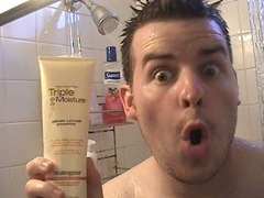 <p>To shower (wash)</p>