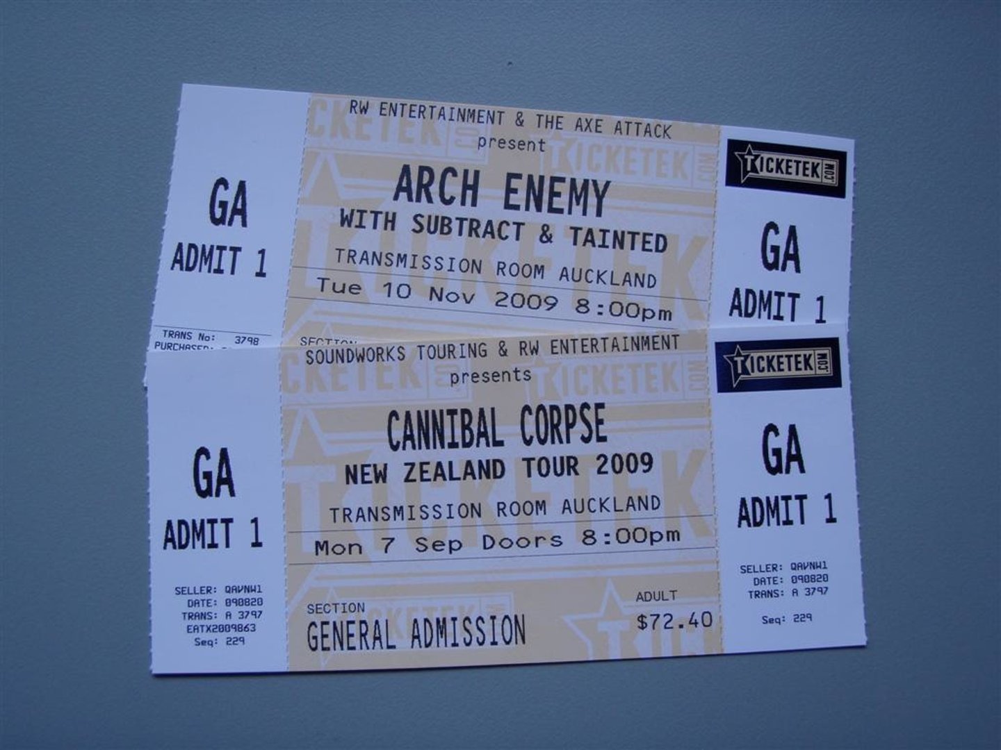 <p>ticket - /ˈtɪkɪt/ [c]</p>