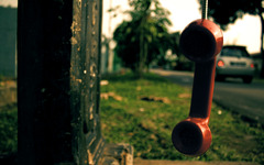 <p>To hang up (the phone)</p>