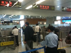 <p>to go through customs</p>