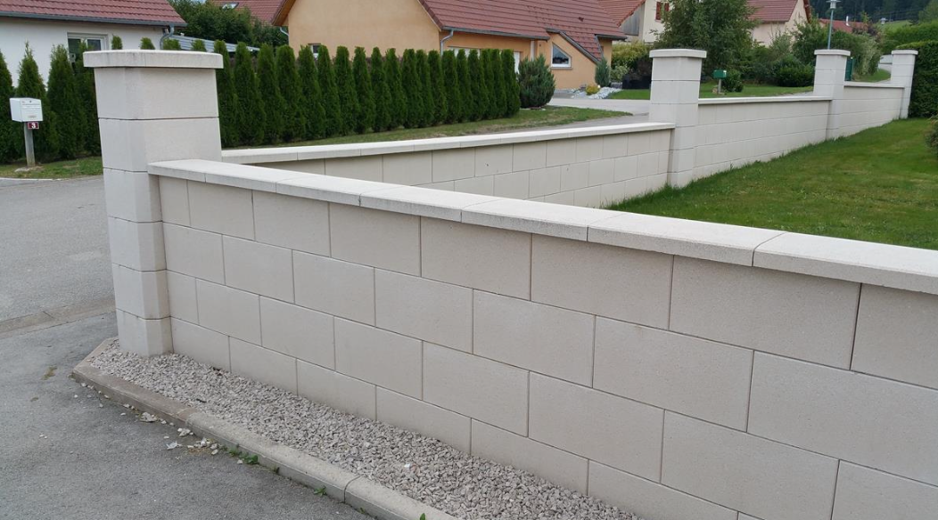 <p>ouvrage separant ou divisant des espaces, fonction de empecher le passage </p>