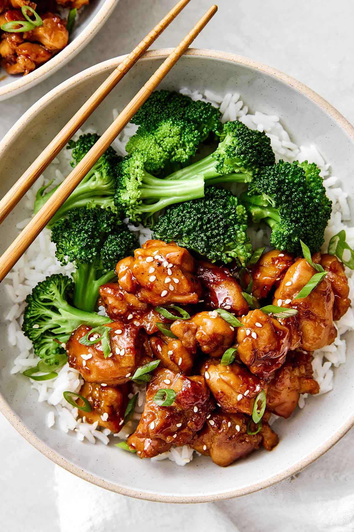 <p>The main meal of the day, eaten in the evening or at midday.</p>
