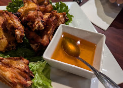 <p>appetizer, 7 chicken wings, NO only flats (always mixed)</p>
