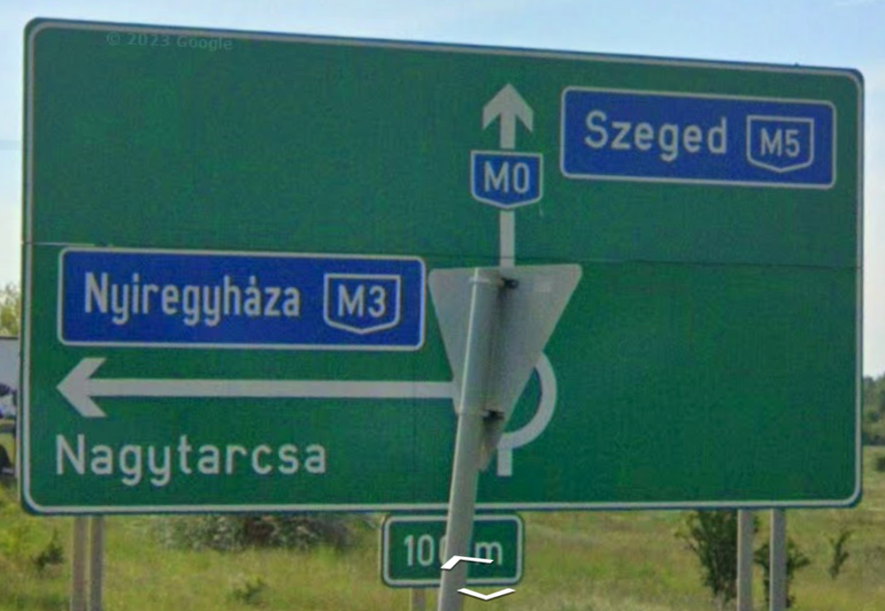 <p>Green Directional Signs</p>