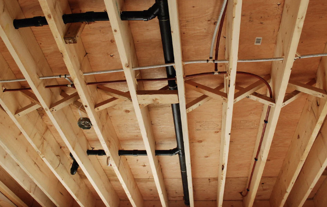 <p>A beam which <strong>supports the common joists of a wood floor </strong>above and the<strong> ceiling joists below</strong>; commonly joins two vertical posts.</p>