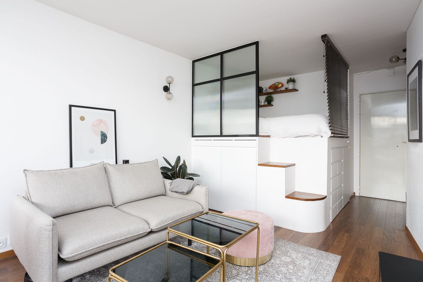 <p><strong><u>Projet</u></strong></p><ul><li><p><strong>Nom :</strong> Projet Courbevoie</p></li><li><p><strong>Concepteur :</strong> Mon Concept Habitation</p></li><li><p><strong>Lieu :</strong> Courbevoie, France</p></li><li><p><strong>Type :</strong> rénovation partielle d'un studio</p></li><li><p><strong>Surface :</strong> 26 m²</p></li><li><p><strong>Budget :</strong> 20 000–50 000 €</p></li></ul><p></p><p><strong><u>Concept </u></strong></p><p>Transformer un <strong>studio de 26 m²</strong> en un véritable petit appartement fonctionnel en exploitant au maximum la <strong>hauteur</strong>, les <strong>rangements intégrés</strong> et la <strong>modularité des espaces</strong>.</p>