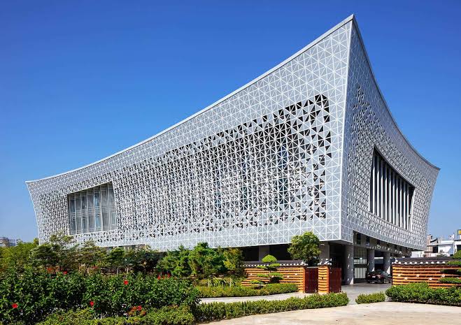 <p>Embassy [<span><span>ˈembəsi]</span></span></p>