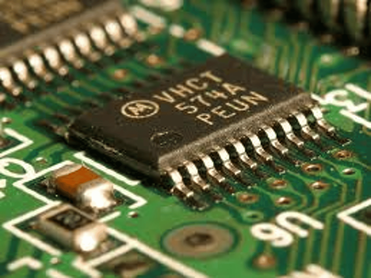 <p>une puce (électronique)</p>