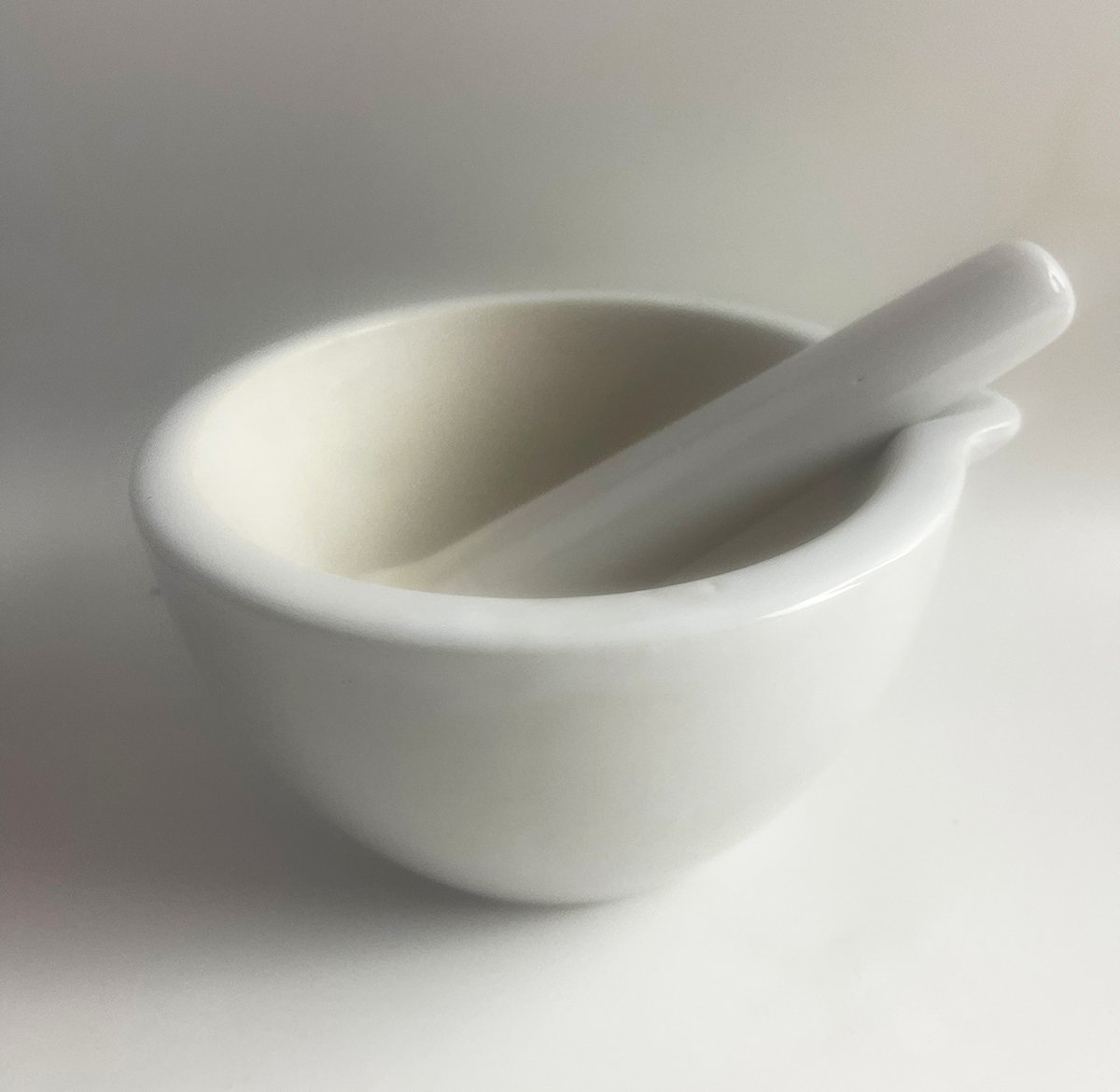 <p>Broyer des substances en pâte ou en poudre</p>