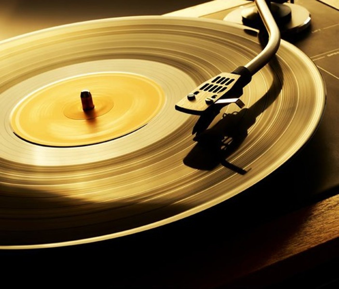 <p>TRANSLATION: возвращаться в моду</p><p>DEFINITION: to become popular again after being out of style.</p><p>EXAMPLE: Vinyl records ......................, and now fashion from the 2000s is too. Виниловые пластинки ВЕРНУЛИСЬ В МОДУ, и теперь мода 2000-х тоже.</p>