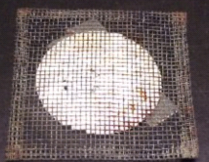 <p>Sits on the iron ring to provide a flat base to stand a beaker.</p>