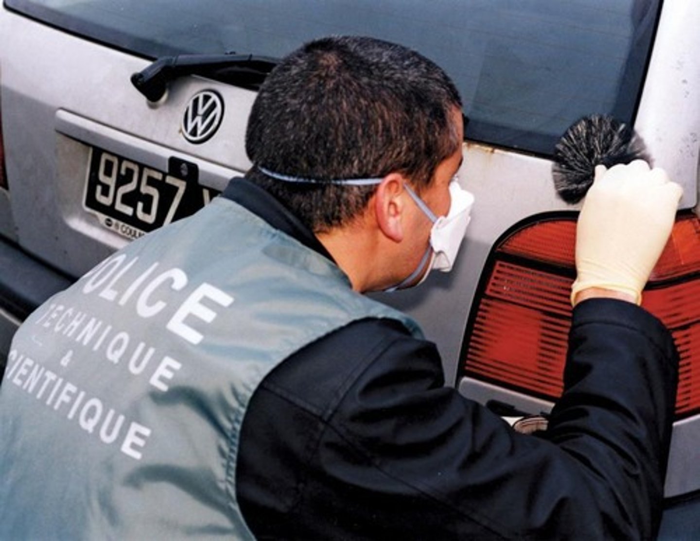 <p>(academic English) thu thập bằng chứng Ví dụ: Detectives gathered evidence carefully.</p>