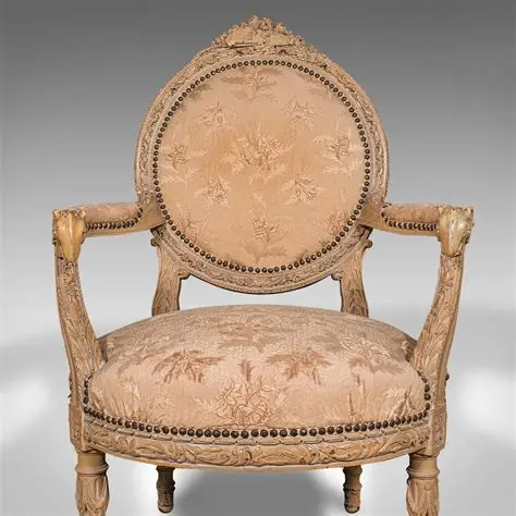 <p><span>A wooden seat in the form of an armchair with open sides and upholstered arms (Google).</span></p>