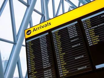 <p>to arrive</p>