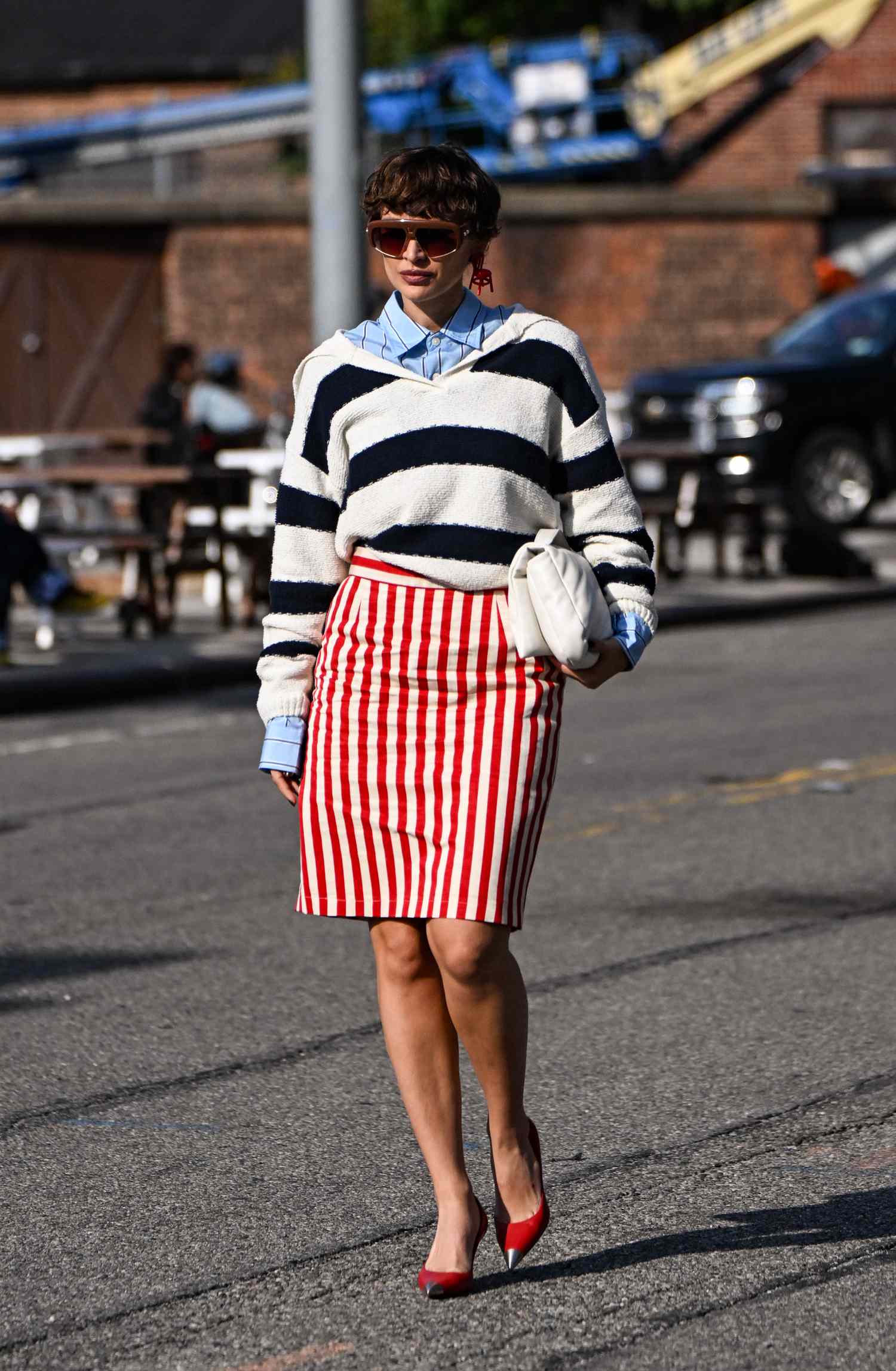 <p>I like clothes with <strong>stripes</strong>.</p><p>He is wearing <strong>a striped shirt</strong>.</p>