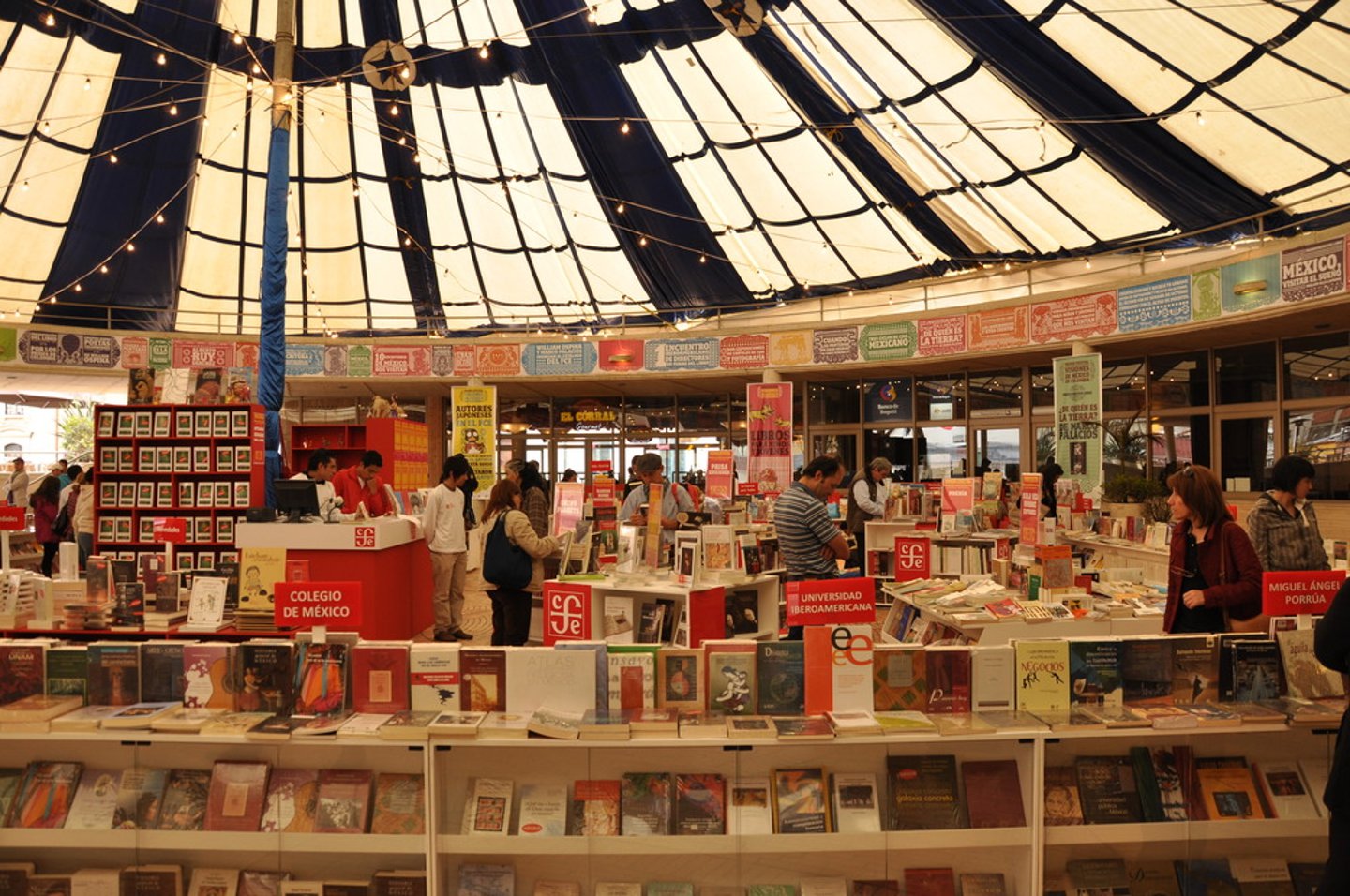 <p>la librería</p>