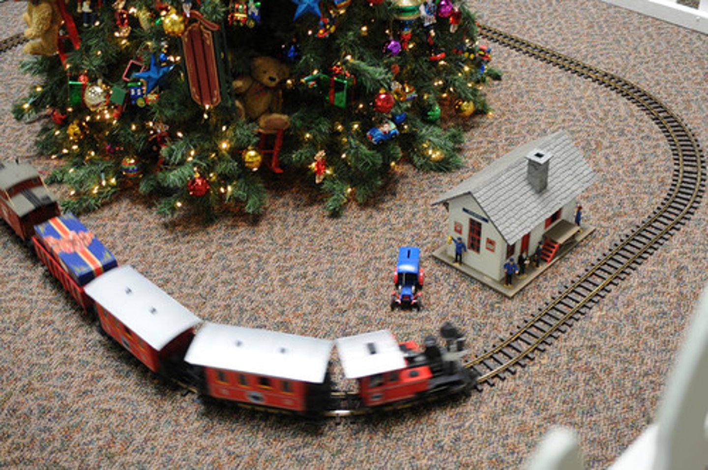 <p>un train électrique</p>