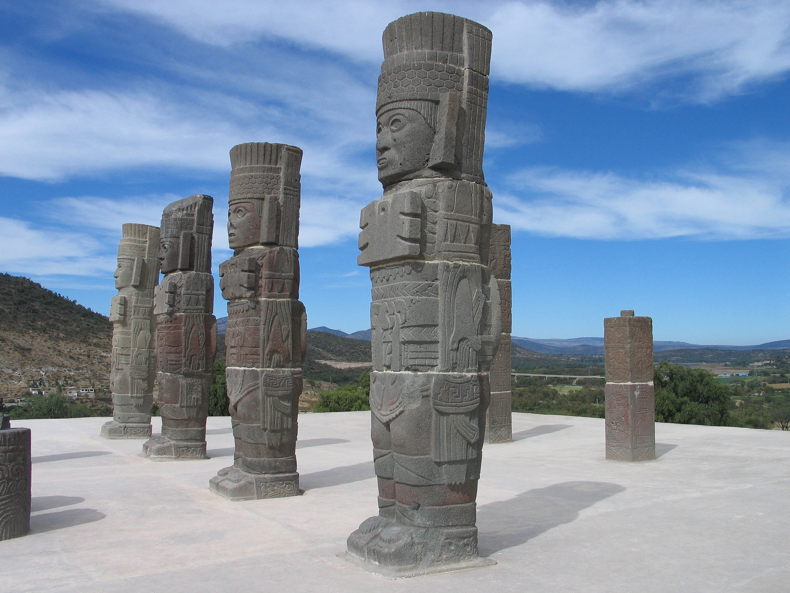 <p><span>Colossal atlantids, Toltec, Tula</span></p>