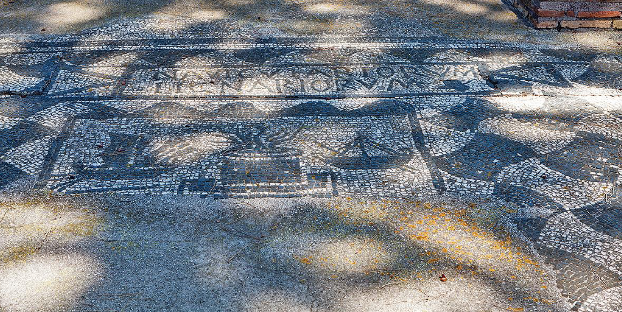 <p><span style="background-color: transparent;">Piazzale della Corporazione, Ostia</span></p><ul><li><p><span style="background-color: transparent;">Collegia: “guilds”</span></p></li><li><p><span style="background-color: transparent;">Naviculari: Shippers</span></p></li><li><p><span style="background-color: transparent;">Negotiantes: traders</span></p></li><li><p><span style="background-color: transparent;">Sacred space and one of business, there is a temple in the middle&nbsp;</span></p></li><li><p><span style="background-color: transparent;">Capped on one end with&nbsp;a theatre</span></p></li><li><p><span style="background-color: transparent;">Houses the collegia, business and religious gathering of individuals&nbsp;</span></p></li><li><p><span style="background-color: transparent;">Black and white mosaic that belong to a unit, mosaic out in front- offices belong to the collegia</span></p><ul><li><p><span style="background-color: transparent;">Often tells you of the business of the unit, like wood shippers,&nbsp;</span></p></li></ul></li><li><p><span style="background-color: transparent;">More commerce focused&nbsp;</span></p></li></ul><p><br></p>