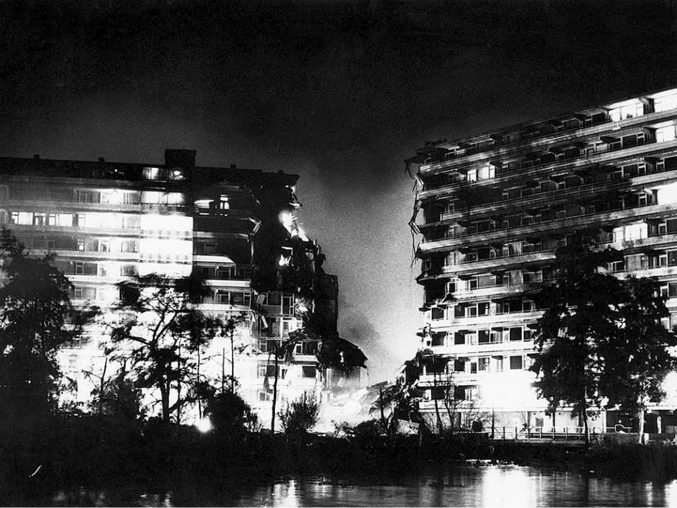 <p>Bijlmermeer </p><p>1965</p><p>Amsterdam </p><p>Team Nassuth</p>