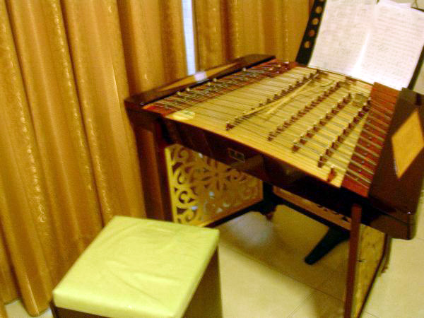 <p>Hammered dulcimer</p>