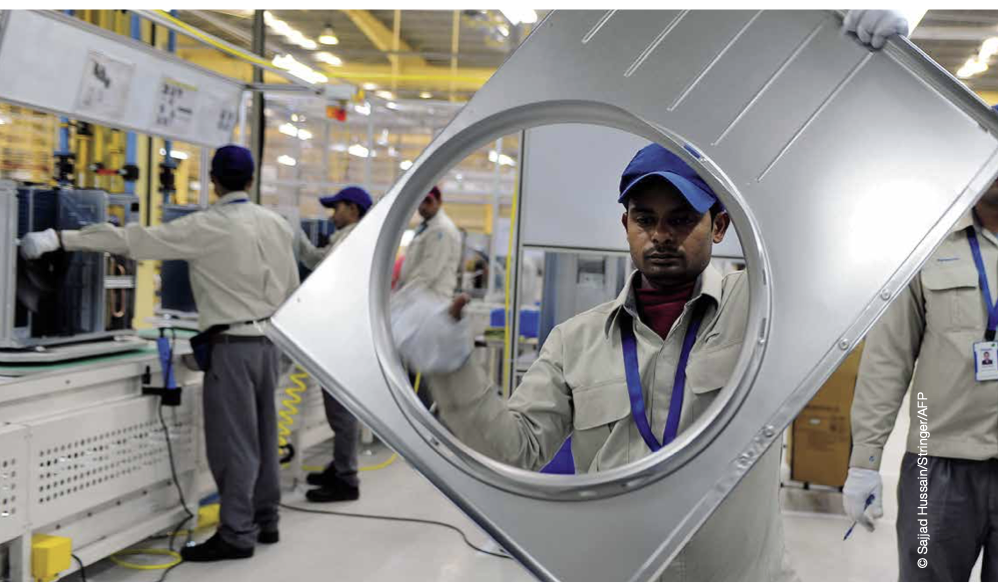 <p>Developing winning products for emerging markets—>Main idea</p>