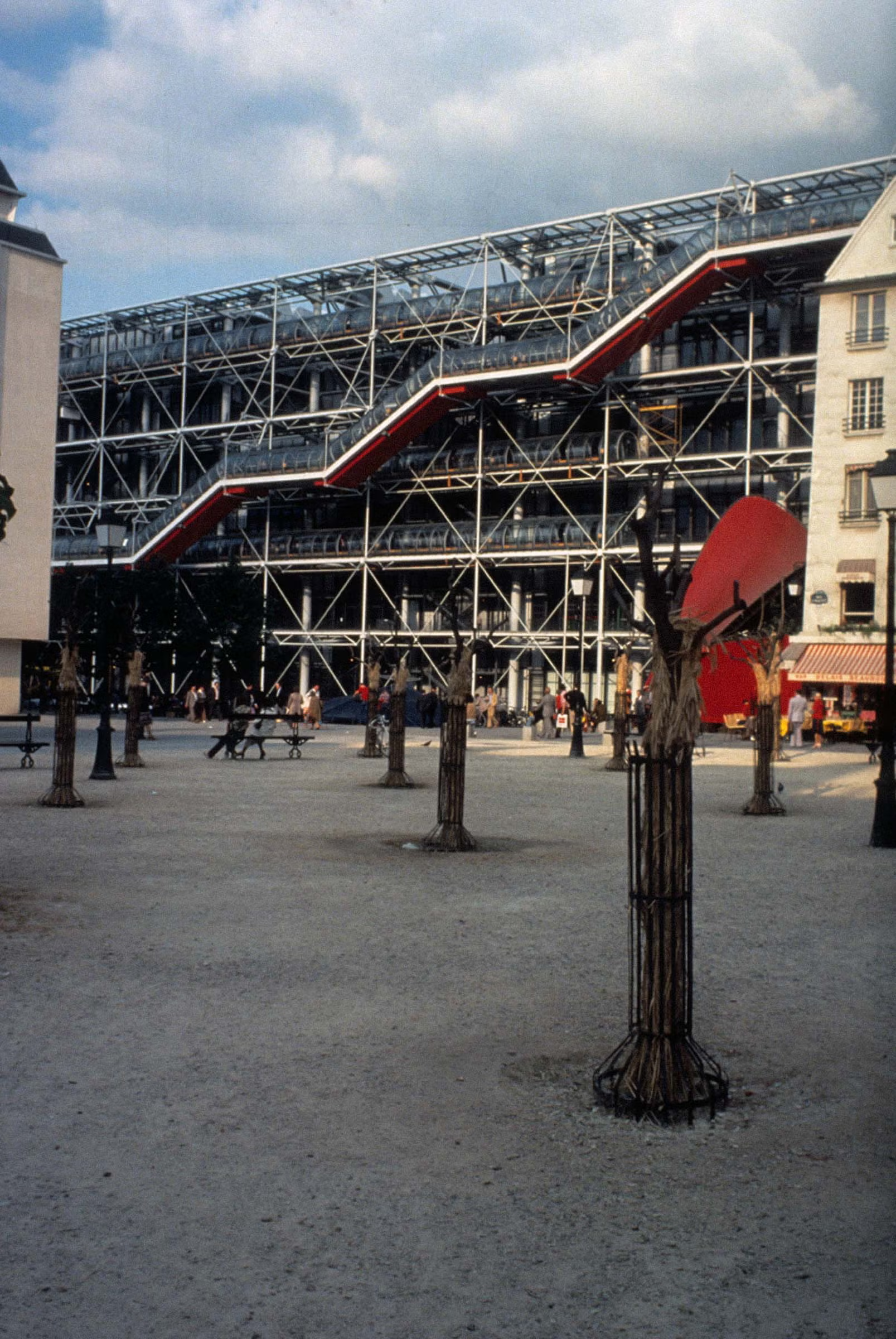 <p>Centre Pompidou (Paris)</p>