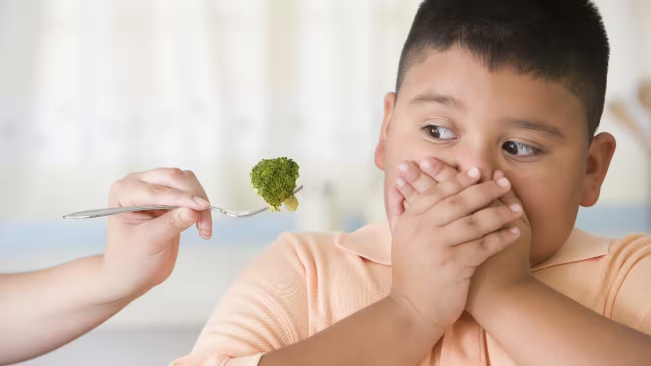 <p>(to make someone do something that they do not want to do, using power or pressure) </p><p>You cannot f__________ him to eat those vegetables if he really dislikes them.</p>