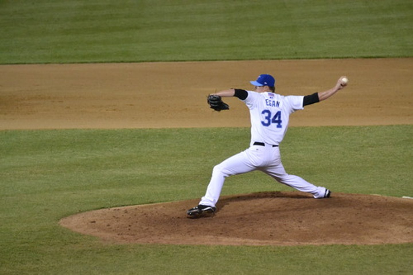 <p>pitcher</p>