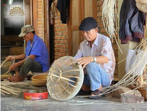 <p>nghệ nhân</p>