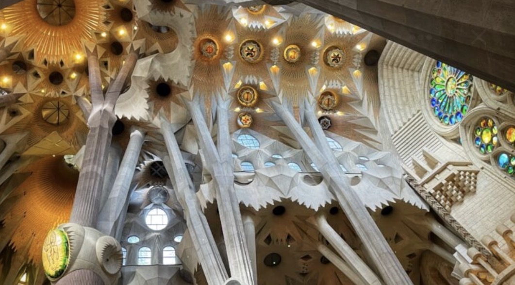 <p>La Sagrada Familia (Barcelona) Spain </p><p>1812-ongoing Antoni Gaudi </p><p>towerlardan biri Subat 2026 da tamamlandi</p><p>Catalan Modernisme </p>
