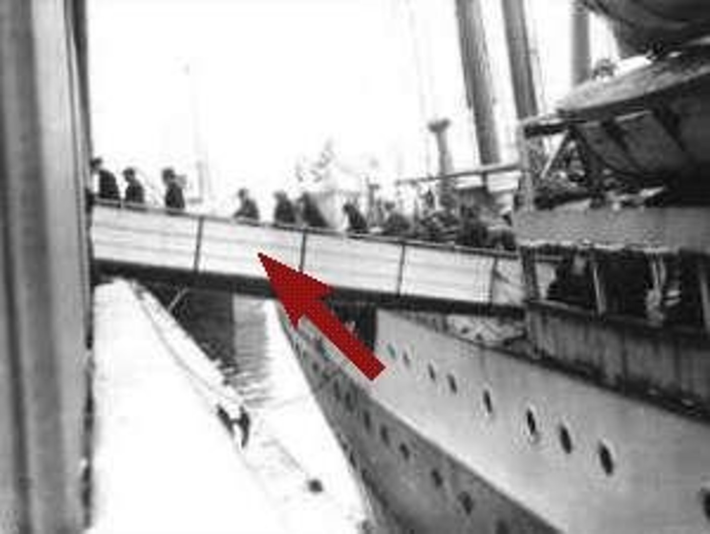 <p>une passerelle d'embarquement (2x)</p>