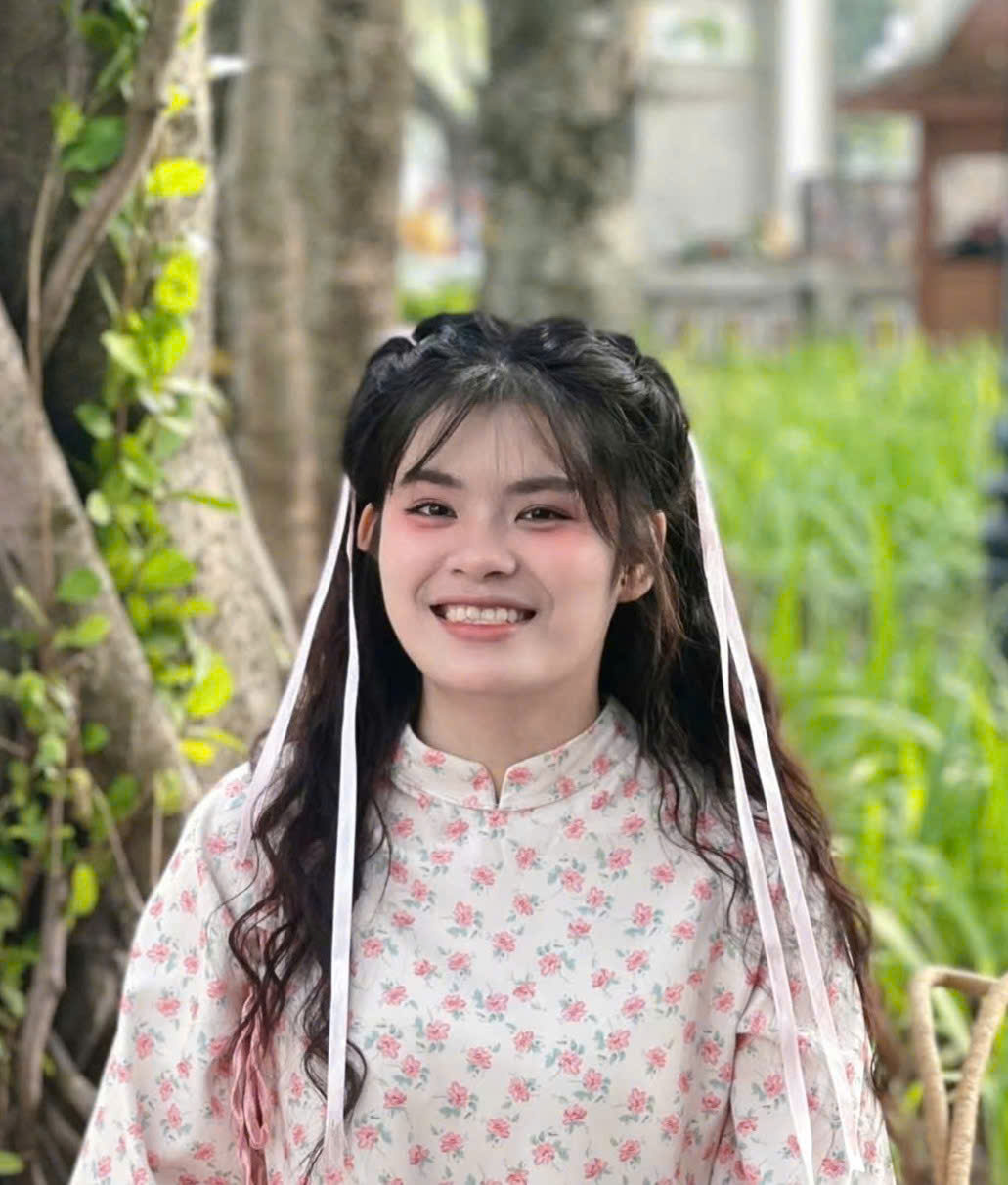 <p>rènshi</p><p>Quen biết</p><p><strong>认识你很高兴。</strong>(Rènshi nǐ hěn gāoxìng. - Rất vui được quen biết bạn.)</p><p><strong>你认识他吗？</strong>(Nǐ rènshi tā ma? - Bạn có quen anh ấy không?)</p><p><strong>你认识我吗？</strong>(Nǐ rènshi wǒ ma? - Bạn có quen tôi không?)</p>