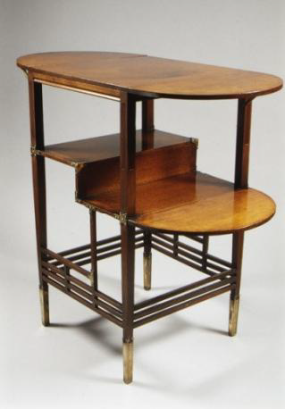 <p>- Mesa auxiliar</p><p>- E. W. Godwin</p>