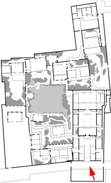 <p>Red arrow points to the original entrance. Consider the plan of the residential garden in two sections: the square, central axes of the courtyards to the east, and the more circum-ambulatory (circular) path around the waters. Consider, also, the ways in which the design expands the perceived spaces of the garden.</p>