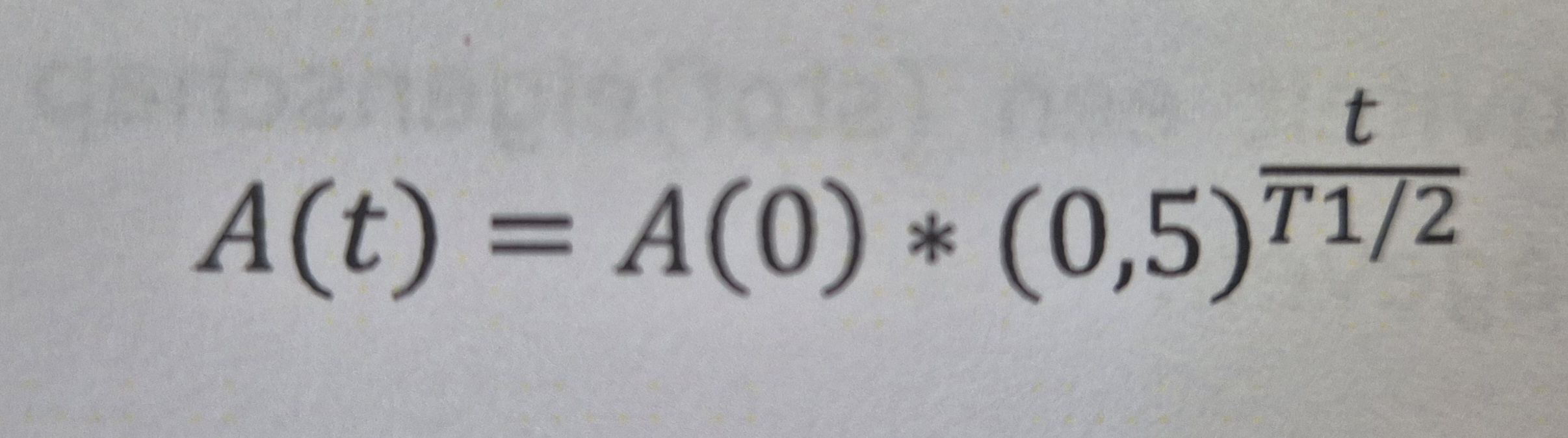 <p>Waar staat A(t) voor?</p>