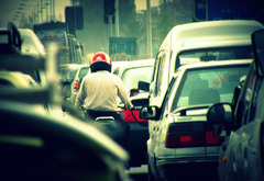 <p>застрягти </p><p>We ____ in traffic for over an hour.</p>