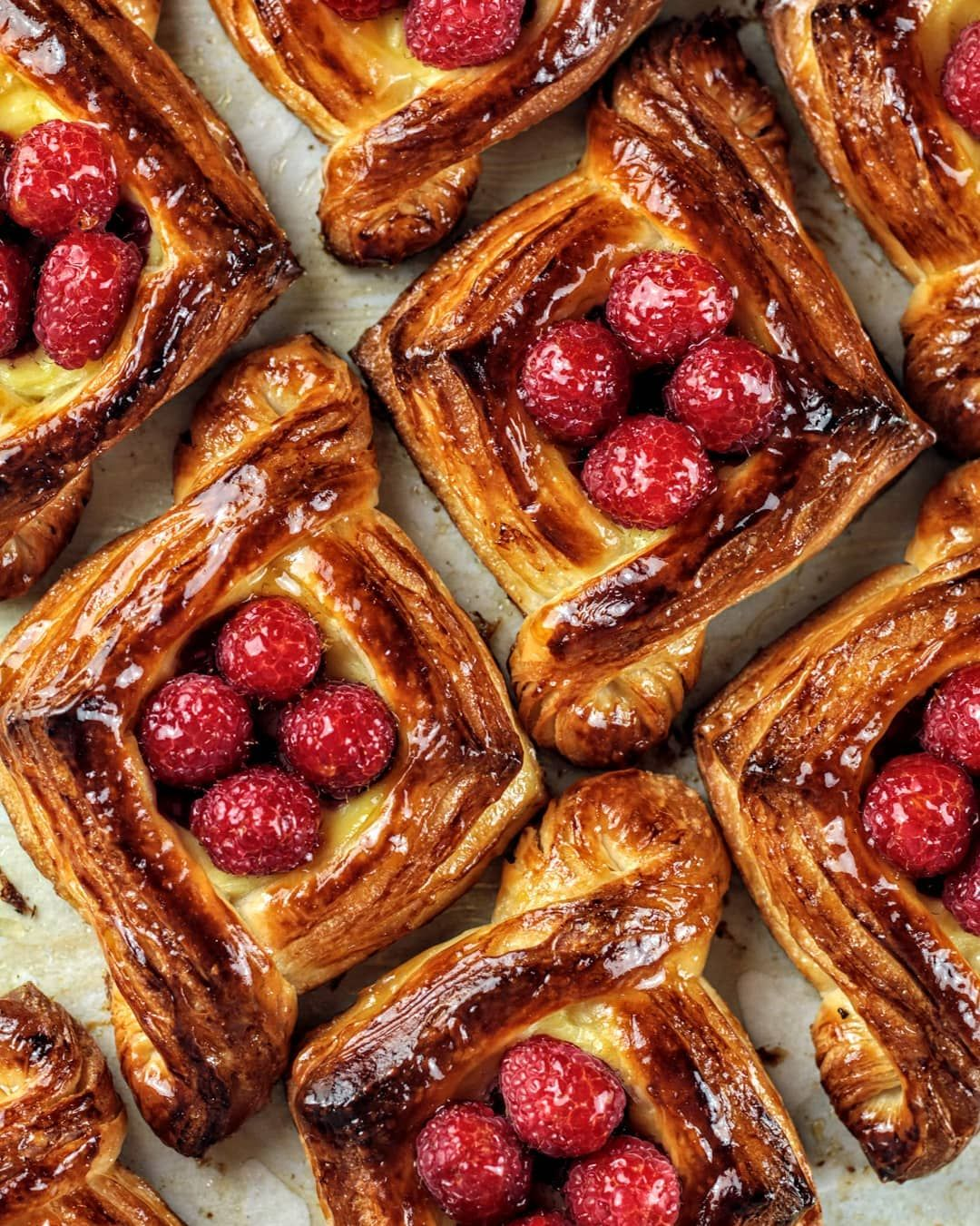 <p>pastry ( UN/CN )</p><p>→ Danish pastry</p>