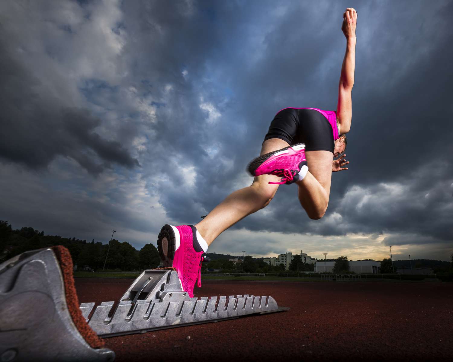 <p>irregular verb that means to <strong>start doing something, perform the first part of an action, or come into existence</strong>.</p>