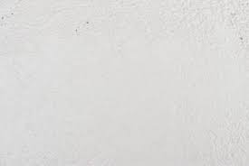 <p>whitish (adj)</p>