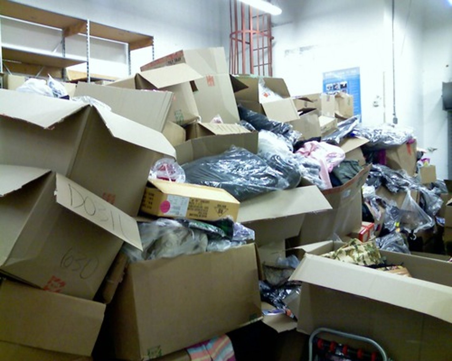 <p>untidy</p>