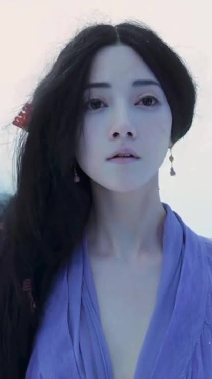 <p>Bewitching</p><p><span><span>/bɪˈwɪtʃing</span></span></p>
