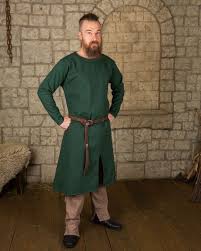 <p><span style="line-height: 1.125rem;"><span>/ˈtuːnɪk/</span></span><strong><em>(noun)</em></strong></p><p><strong>áo chùng </strong></p><p><span><span>Ancient Romans often wore tunics as their everyday clothing. (Người La Mã cổ đại thường mặc áo chùng làm trang phục hàng ngày.)</span></span></p>