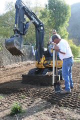 <p>US: /ˈdɪɡ.ɚ/UK: /ˈdɪɡ.ər/ Example: The construction _____ excavated a deep trench in the road. A large machine used for digging deep holes in the ground. xe xúc / xe đào đất Máy xây dựng có gầu lớn chuyên đào đất móng nhà/đường.</p>