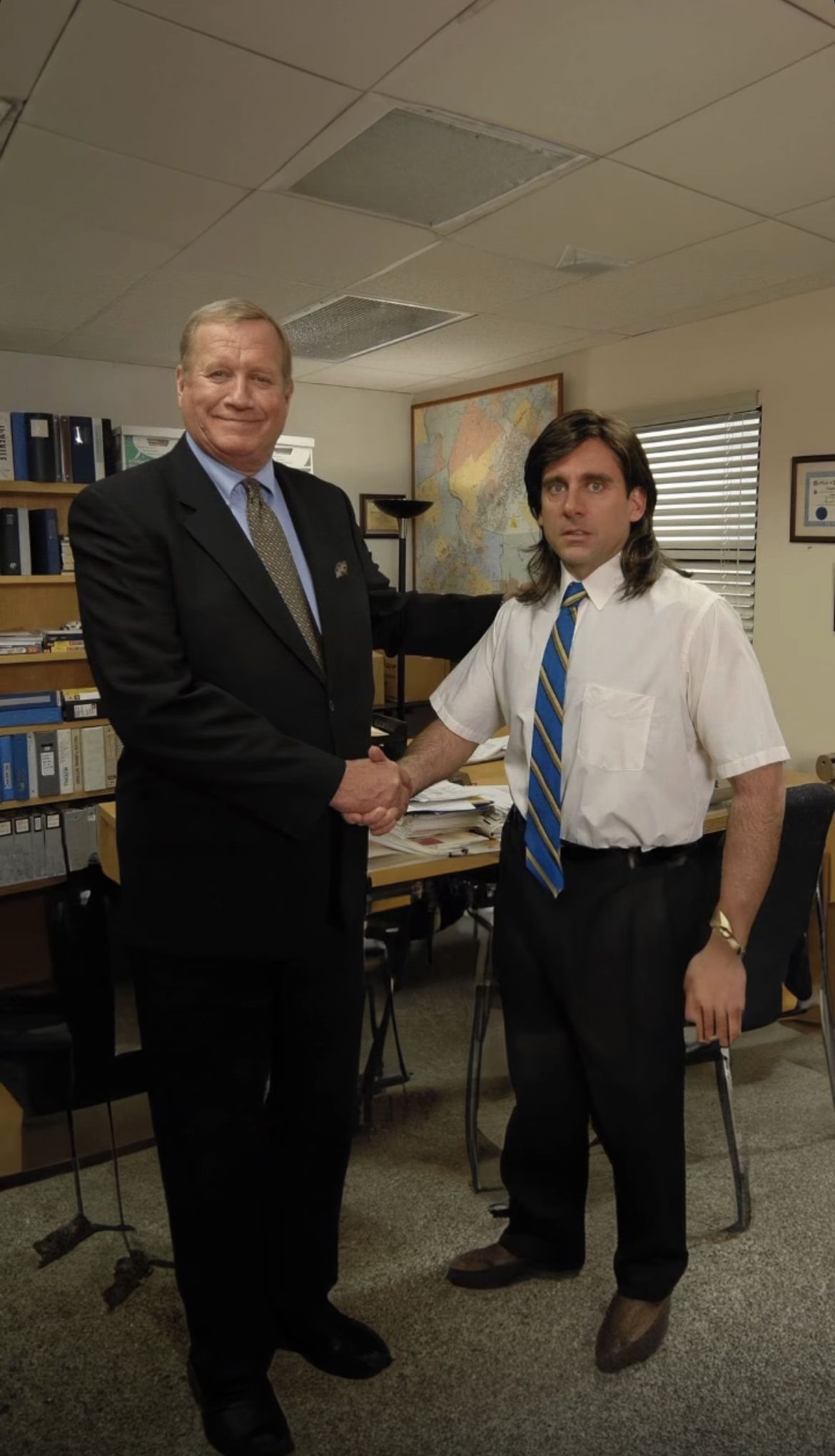 <p>a person that works with you in the same company and is in a similar position to you</p><p></p><p><em>James and some of his ___ asked for a salary increase | my ___ and I have</em></p><p><em>regular meetings</em></p>